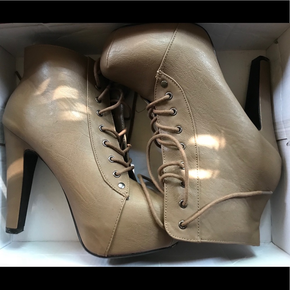 Bootie with laces